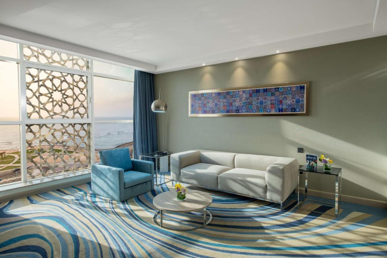 Radisson Blu Hotel, Jeddah Corniche Εξωτερικό φωτογραφία A living room at the Jumeirah Atlantis