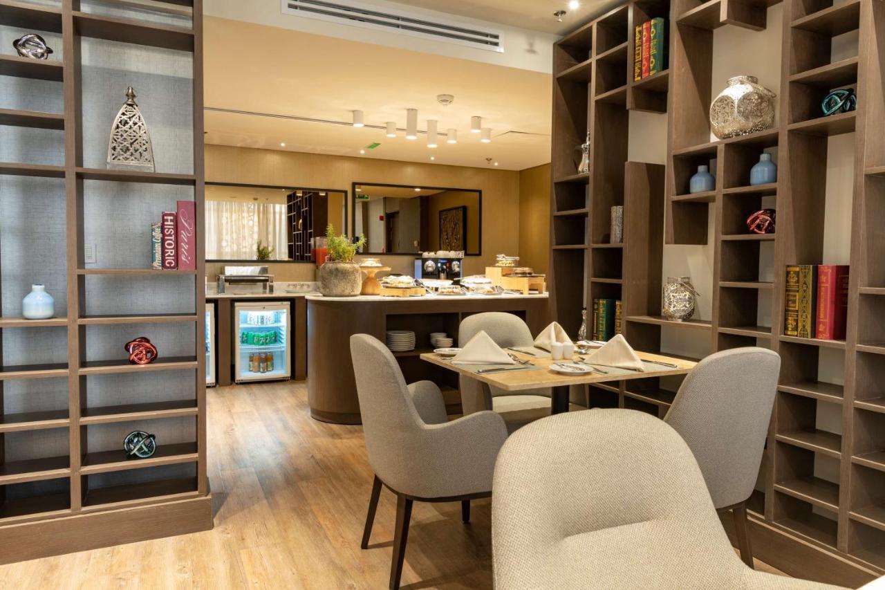 Radisson Blu Hotel, Jeddah Corniche Εξωτερικό φωτογραφία The Library