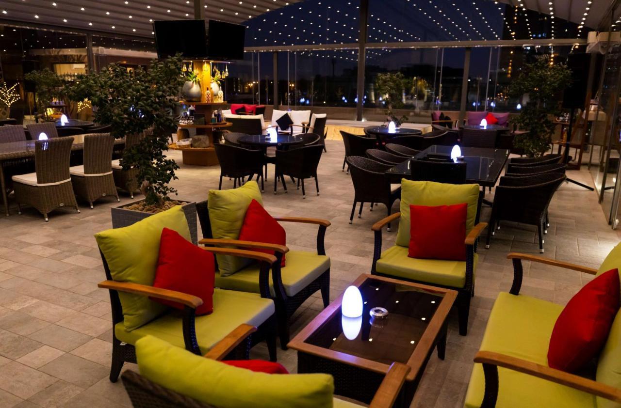 Radisson Blu Hotel, Jeddah Corniche Εξωτερικό φωτογραφία The lounge at the airport