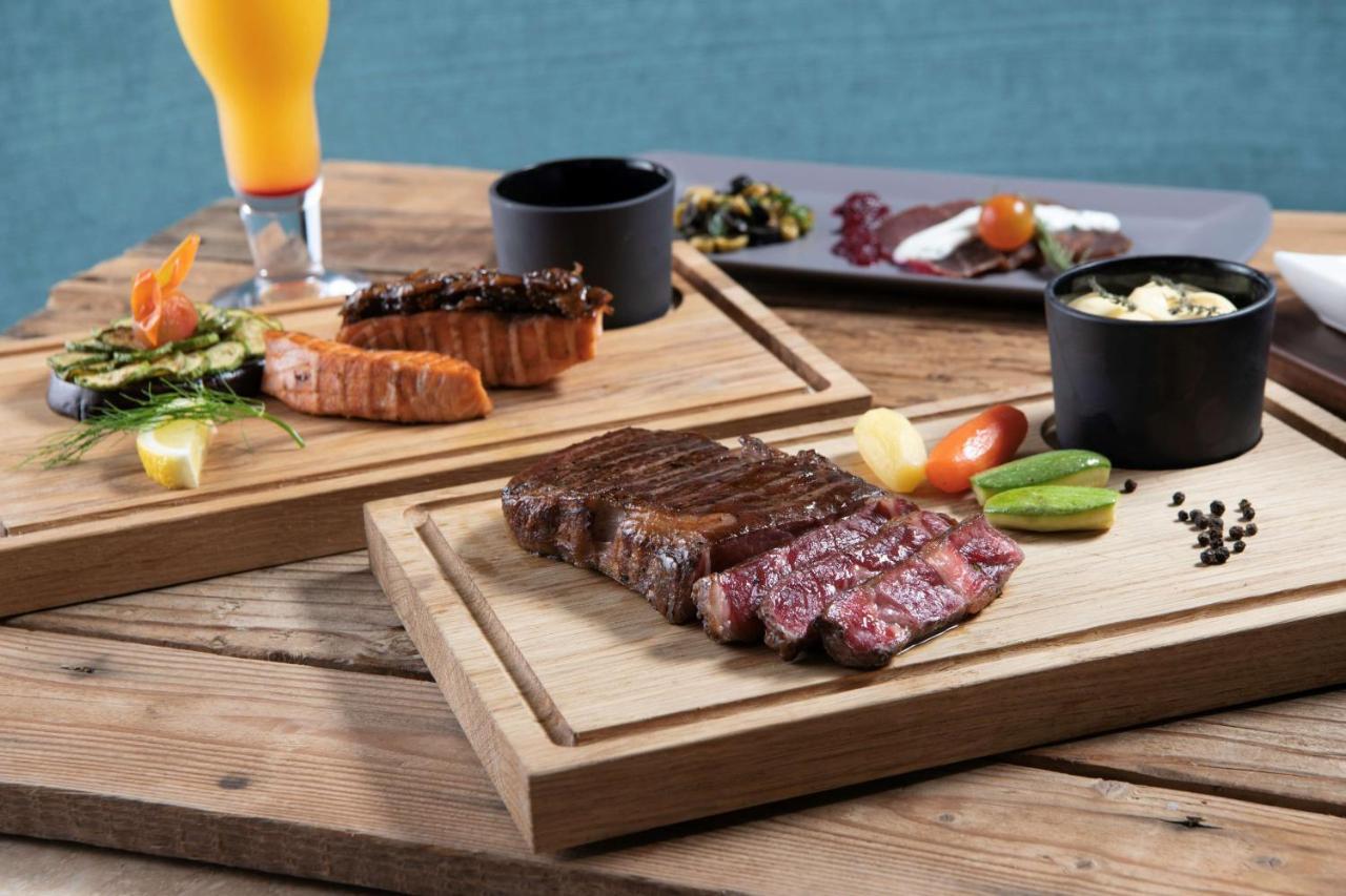 Radisson Blu Hotel, Jeddah Corniche Εξωτερικό φωτογραφία A steak prepared with the dry-aging method