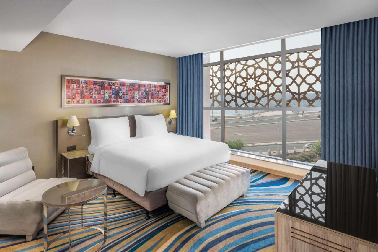 Radisson Blu Hotel, Jeddah Corniche Εξωτερικό φωτογραφία A bedroom at the hotel