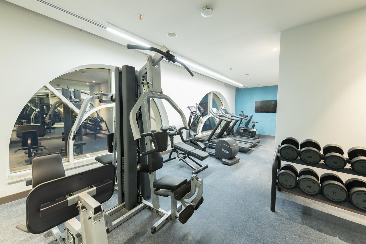 Radisson Blu Hotel, Jeddah Corniche Εξωτερικό φωτογραφία The gym at the hotel