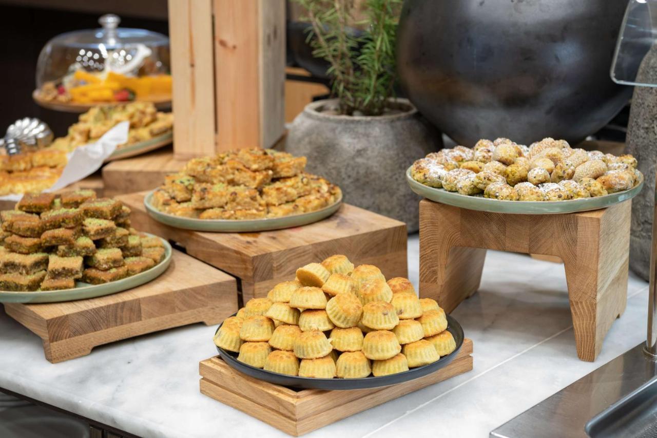 Radisson Blu Hotel, Jeddah Corniche Εξωτερικό φωτογραφία A selection of traditional Greek sweets